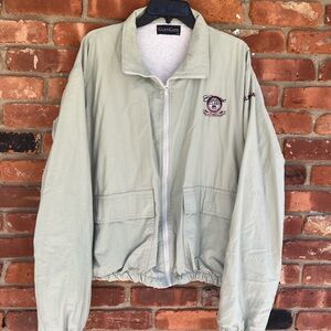 Gray Windbreaker Jacket with Elastic Cuffs and Lightweight Fabric